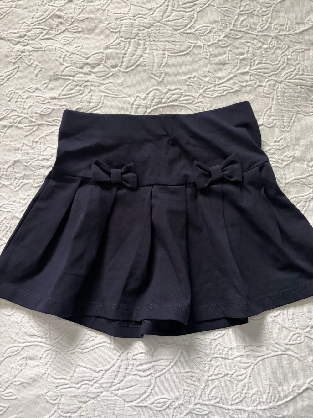 H&M pleated girls navy Skirt with Decorative Bows new 3/4t